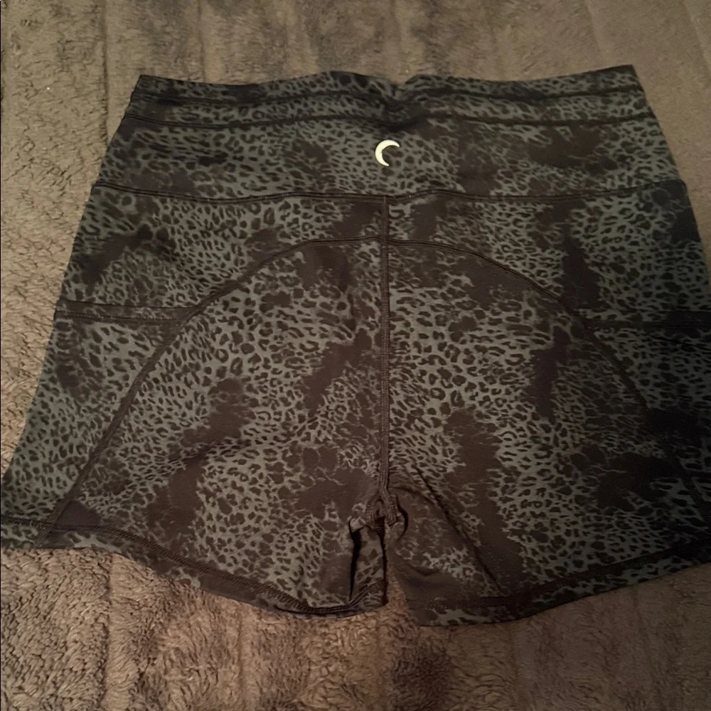 ZYIA Black & Gray Leopard Bike Shorts - Picture 3 of 3